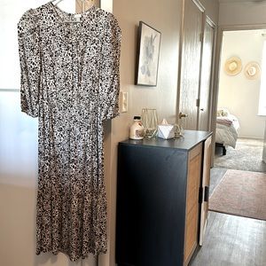 Women’s animal print long sleeved maxi dress. SZ Med.